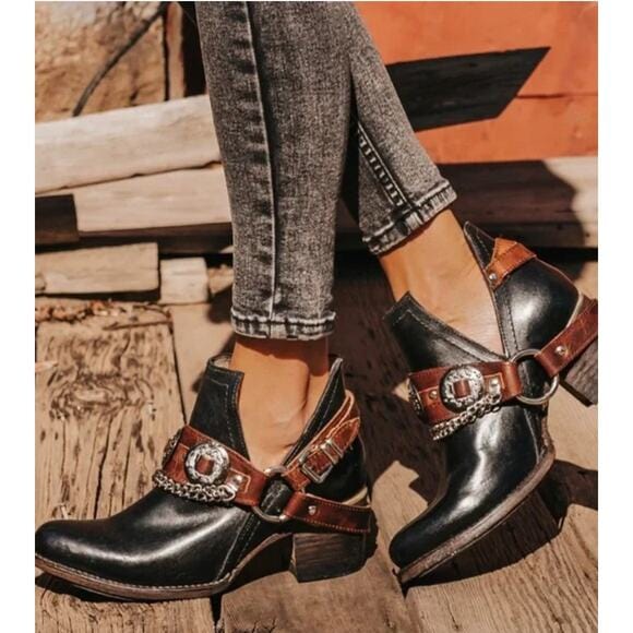 Chic Orthopedic Shoes with Unique Design