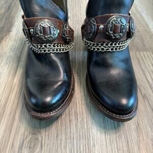 Chic Orthopedic Shoes with Unique Design