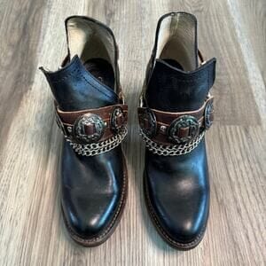 Chic Orthopedic Shoes with Unique Design