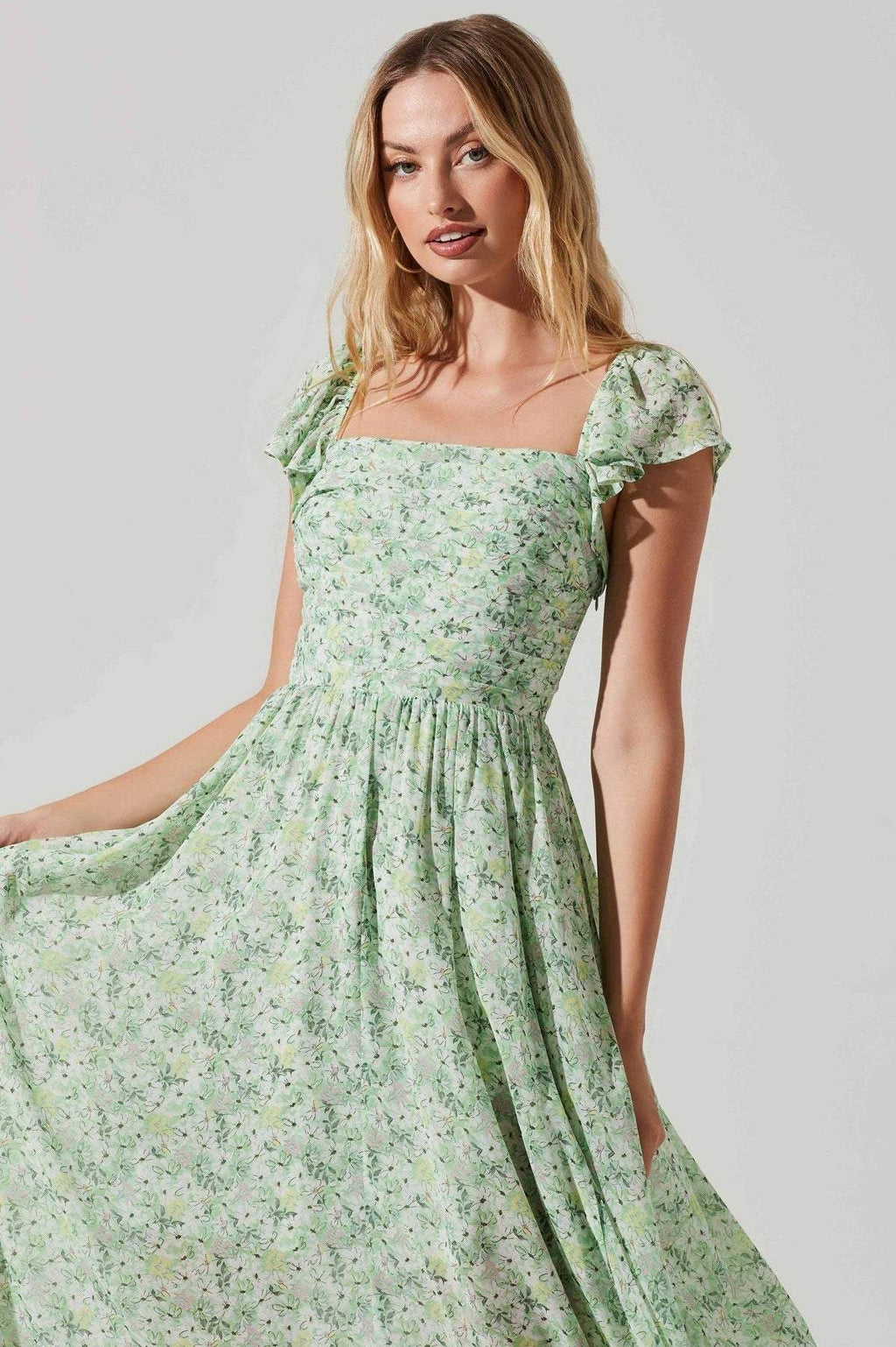 Gracefully Styled Dress for Any Occasion