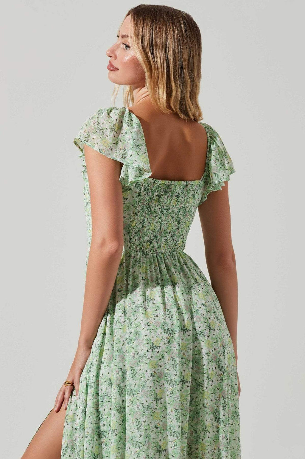 Gracefully Styled Dress for Any Occasion