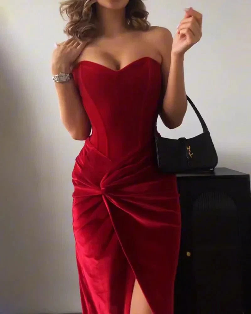 A Vintage Style Dress with Delicate Timeless Details
