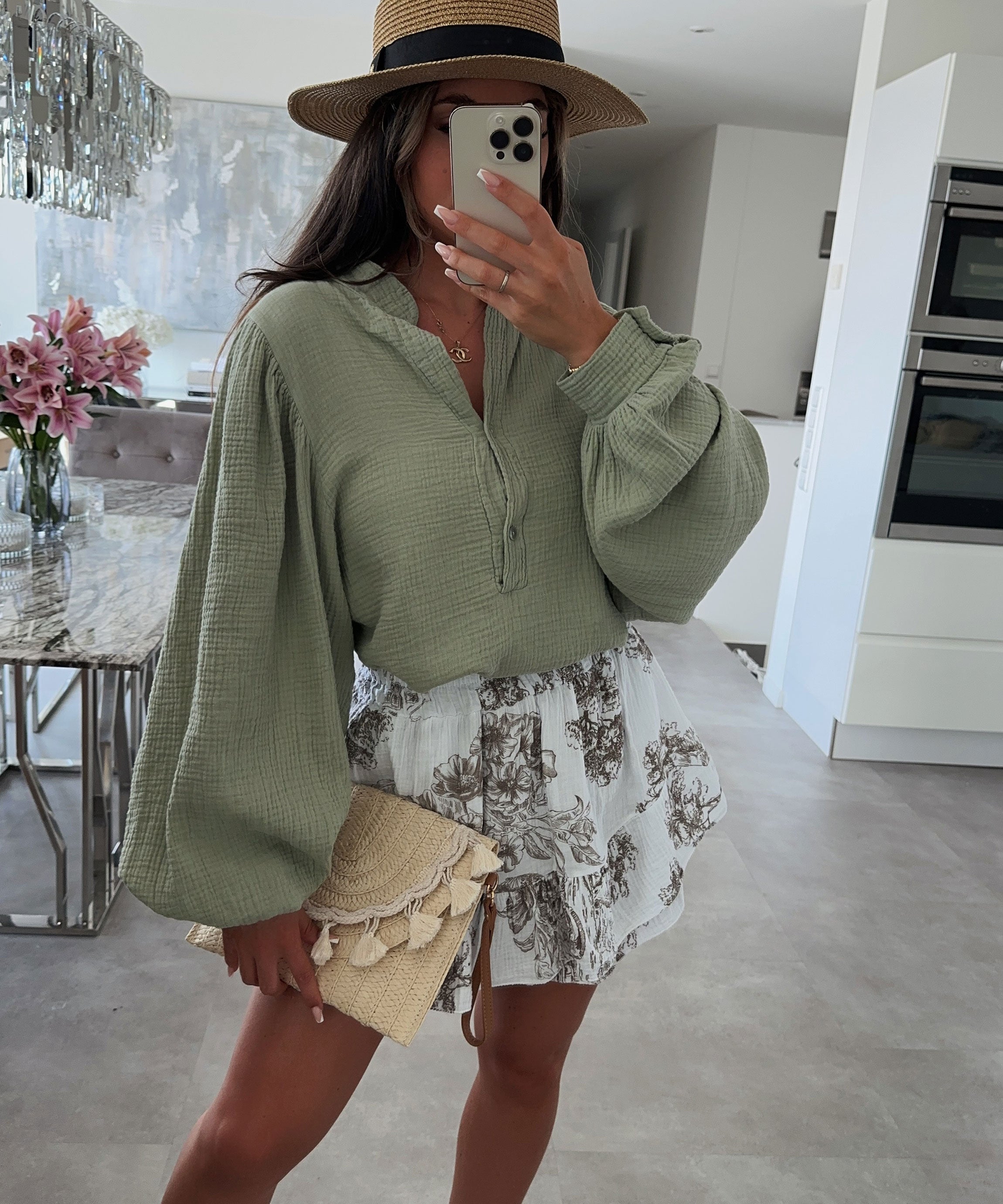 Well Tailored Blouse with a Graceful Silhouette