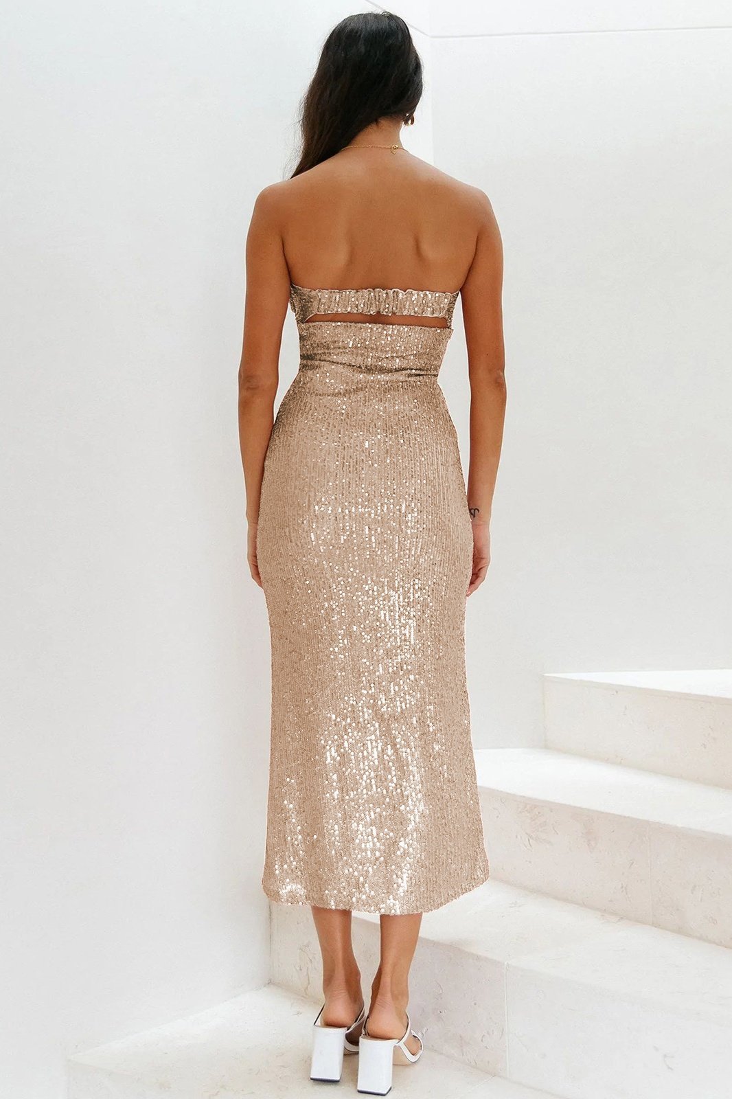 Effortlessly Elegant Dress with a Timeless Design