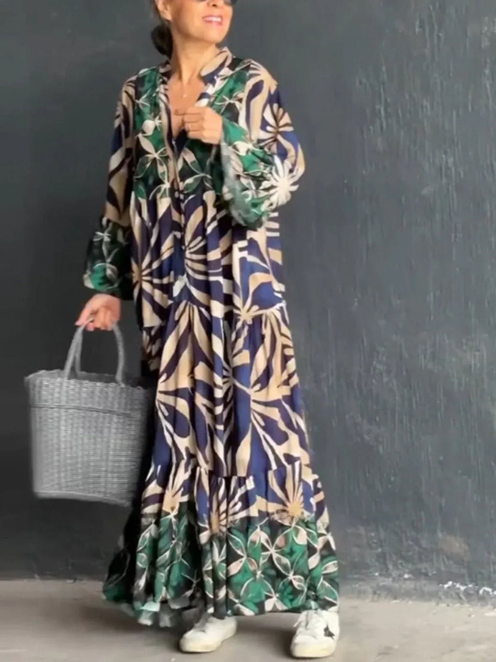 Well Tailored Dress with a Graceful Silhouette