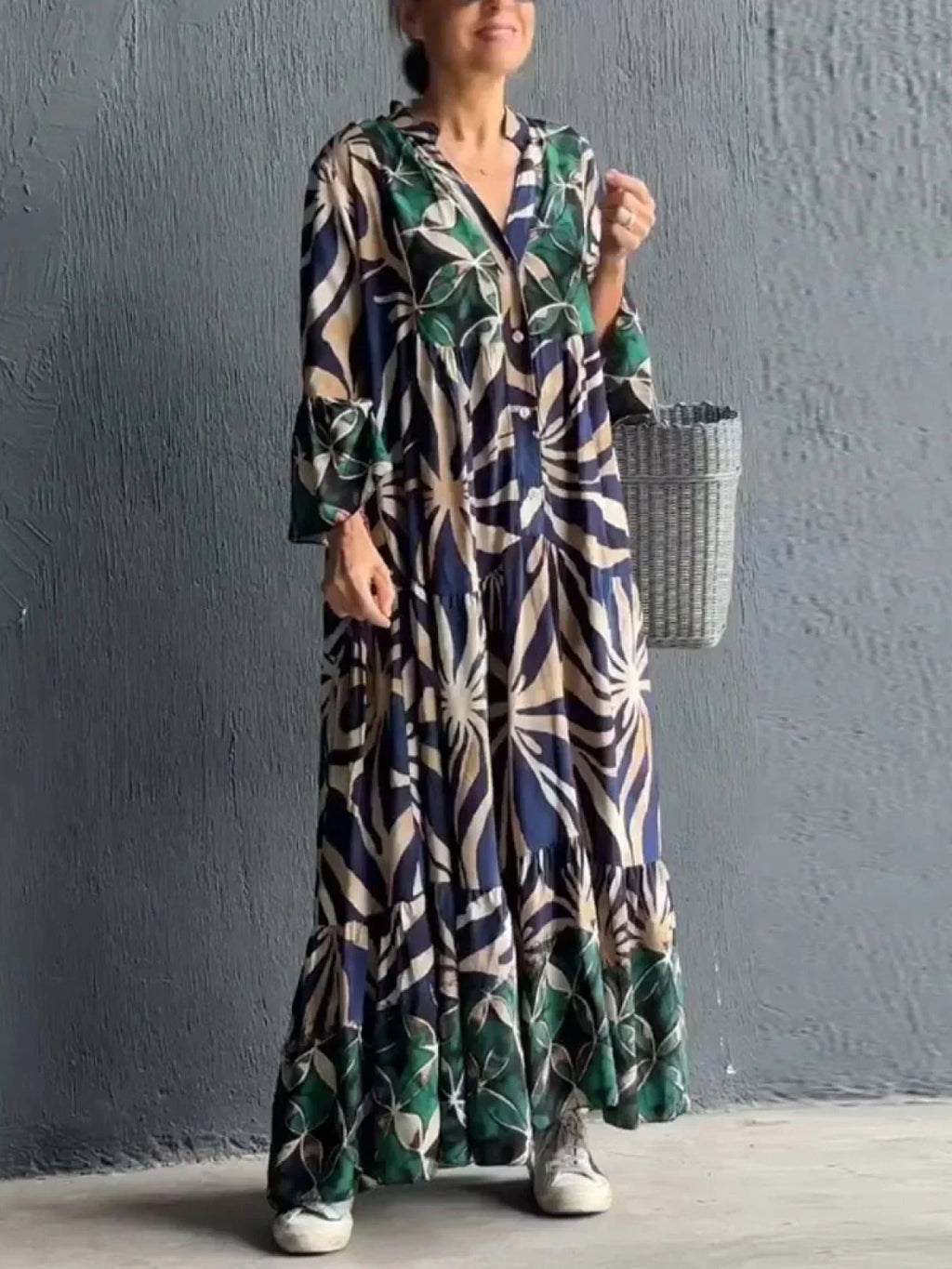 Well Tailored Dress with a Graceful Silhouette