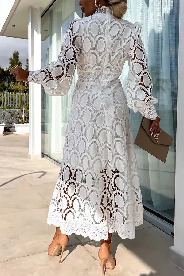 Effortlessly Elegant Dress with a Timeless Design
