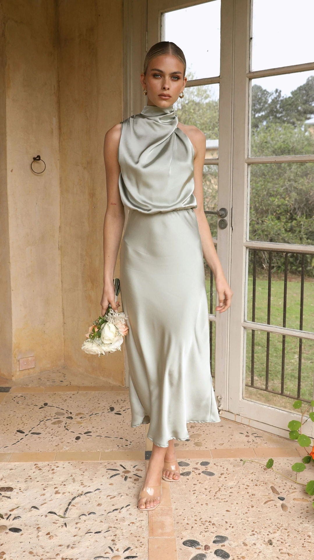 Beautifully Crafted Dress in a Classic Style