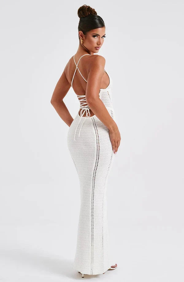 Beautifully Finished Dress in a Timeless Design