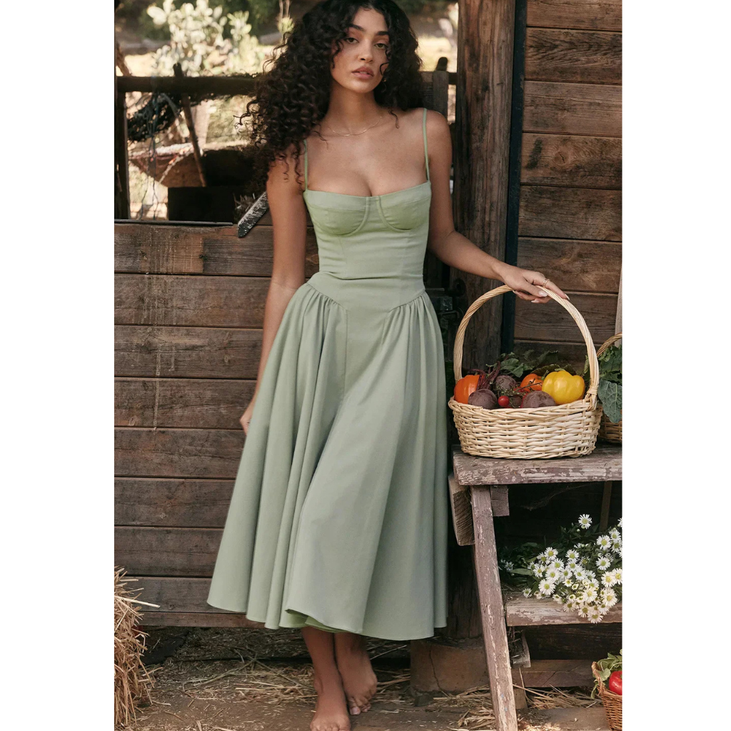 Gracefully Styled Dress for Any Occasion