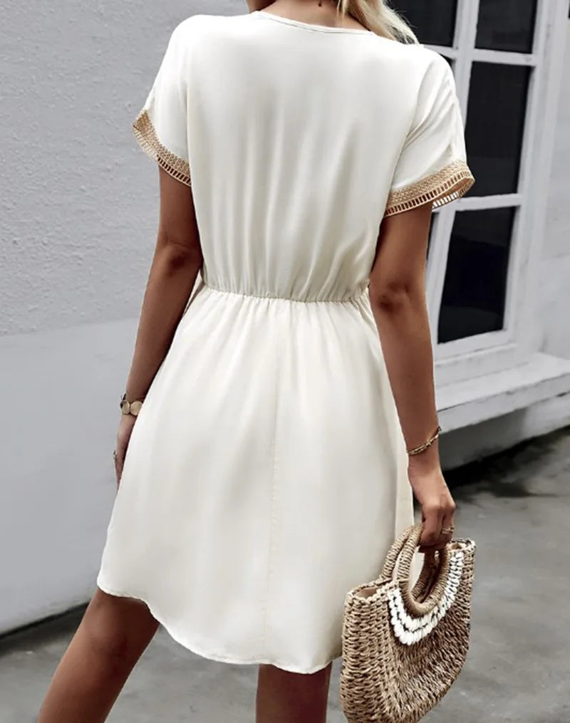 Effortlessly Elegant Dress with a Timeless Design