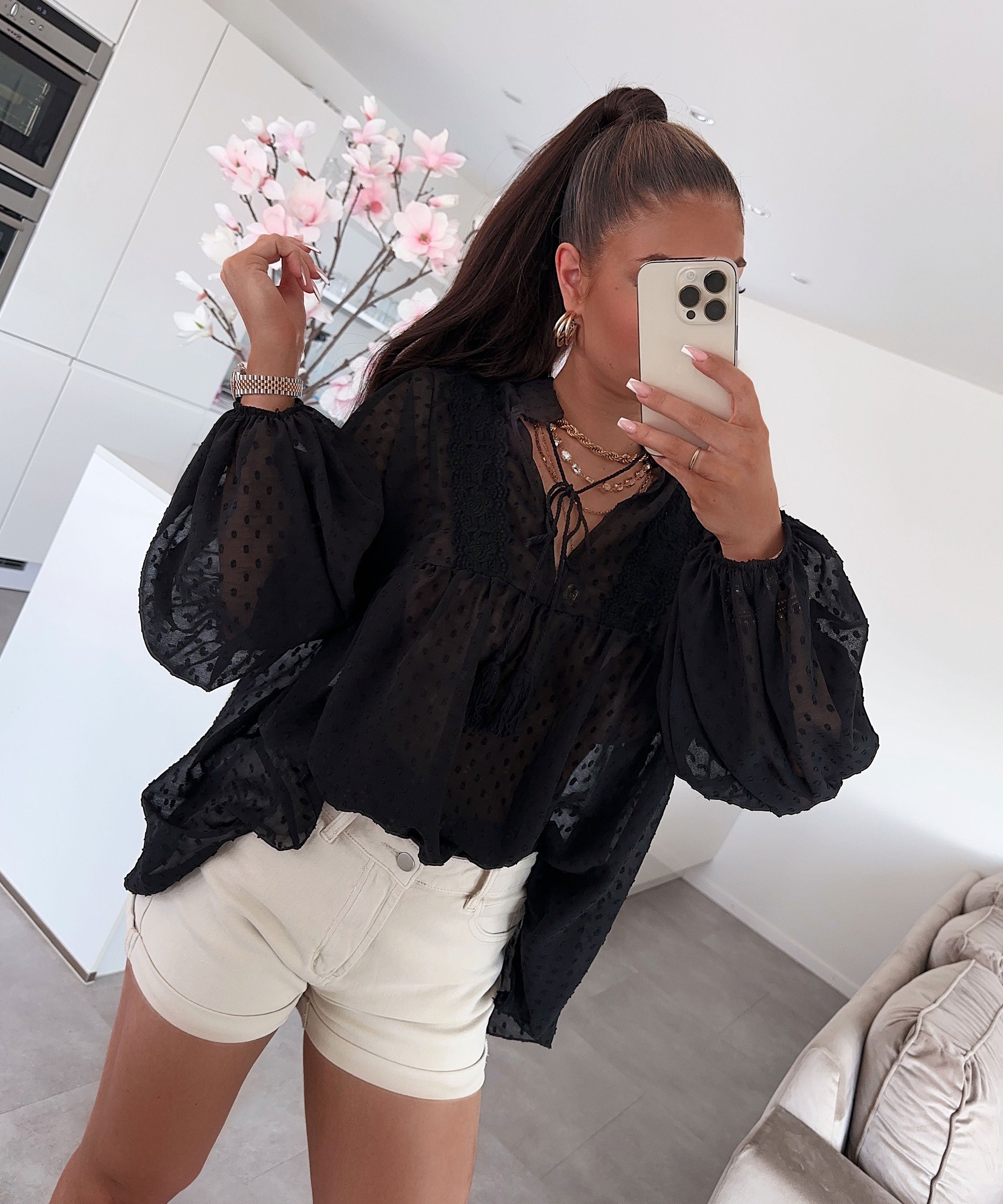 Beautifully Crafted Blouse in a Classic Style